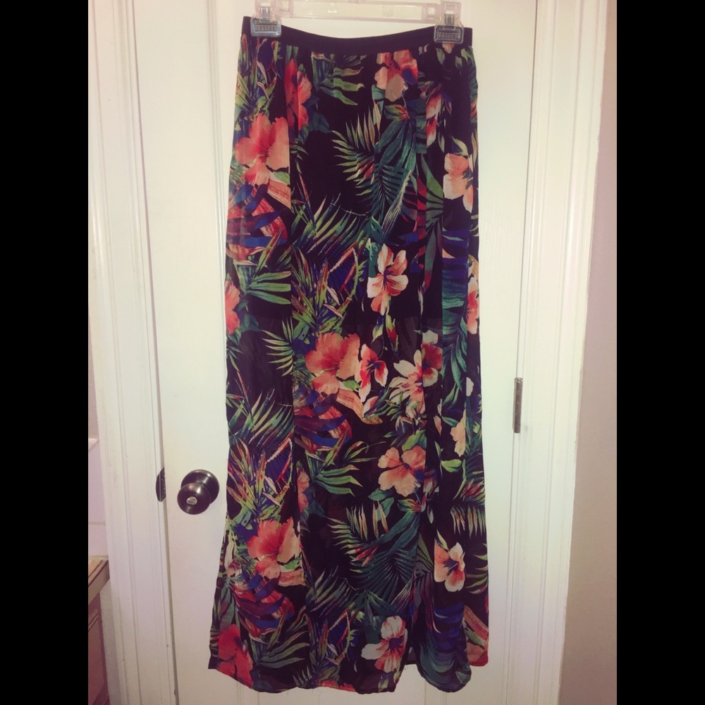 Xhilaration Hawaiian Printed Maxi Skirt w/Slits!